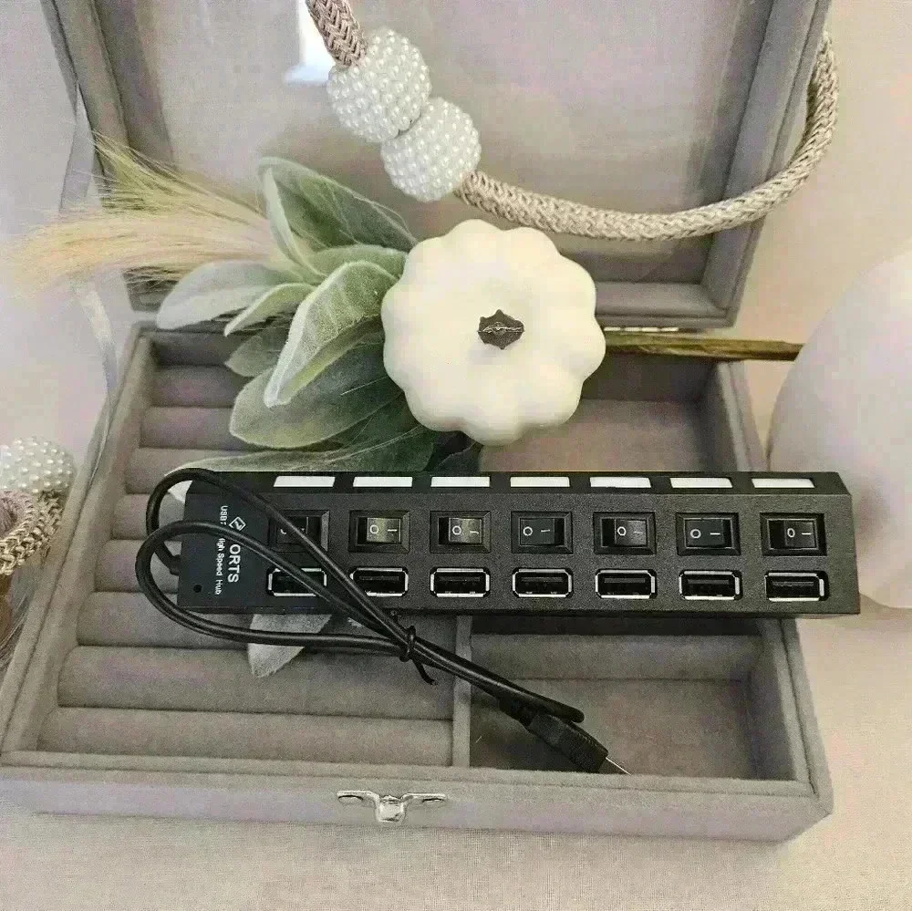 7 port USB hub. 3.0 adapter h7b. Led light. Independent, on and off switch.